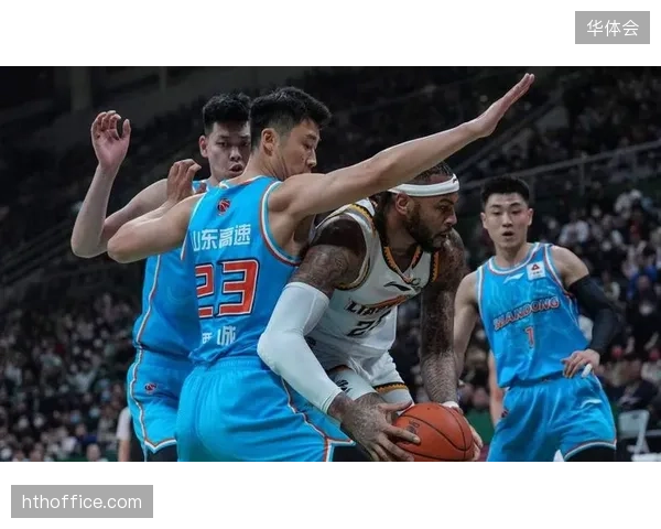 主力阵容的攻防节奏一旦被打乱，替补球员能否延续战术要求存疑。
